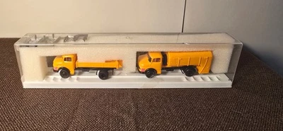 Brekina 9013 2x Mercedes-Benz LKW Pritsche/Kipper &  1:87 unbespielt OVP S075-56 - Bild 1 von 4