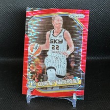 Courtney Vandersloot Chicago Sky - #124 Red Pulsar /299  2025 Panini Prizm WNBA