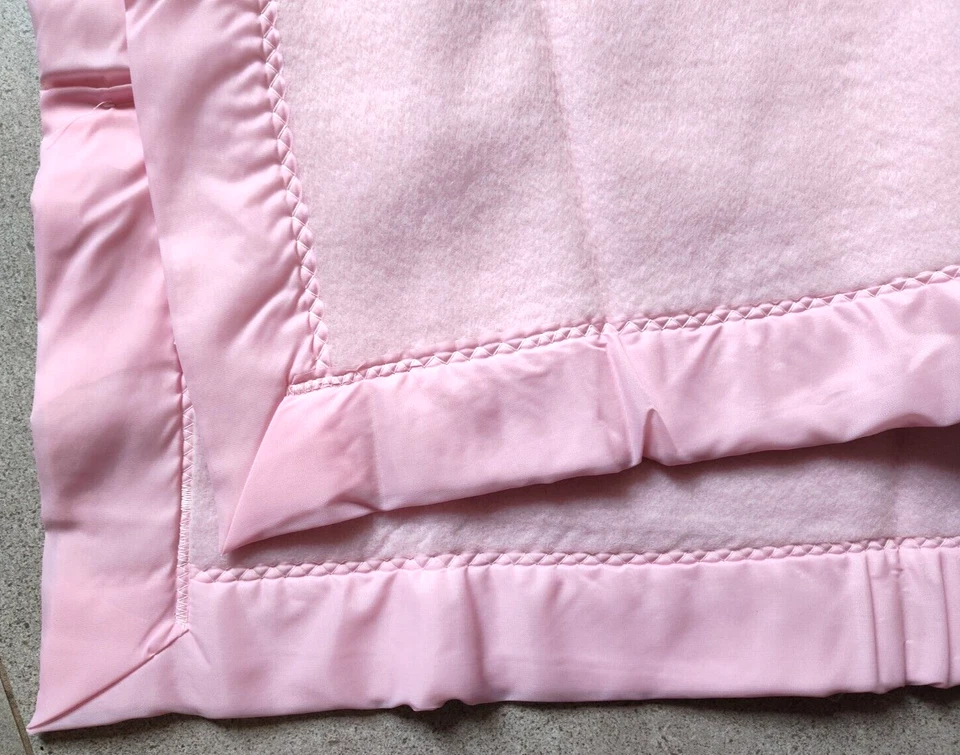 Manta de bebé de acrílico rosa liso Beacon WPL 1675 bordes satinados suaves de colección 35x50 Foto 3 de 4