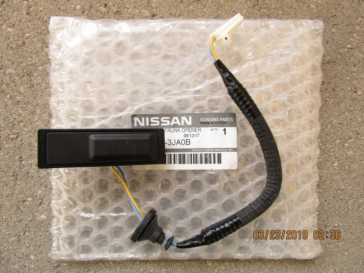 NISSAN 日産 FIN BACK DOOR K0810-3XU0D s-l1200.jpg
