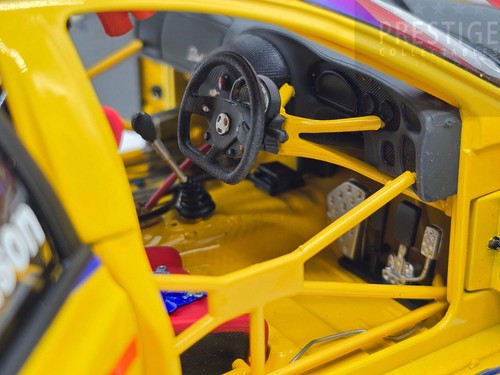 Classic Carlectables 2002 Ford AU Falcon V8 Supercar Johnson #17 Shell 1:18 - NO - Picture 4 of 18