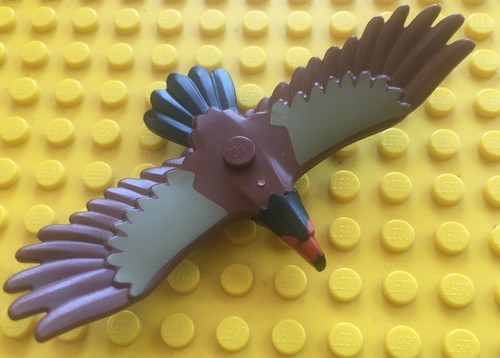 LEGO Águila Marrón Rojizo, Plumas de Cabeza y Cola Rojo y Negro, Parte Alas Bronceadas Oscuras - Imagen 3 de 6
