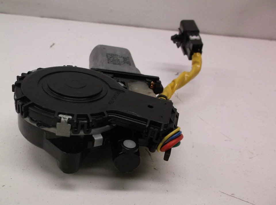 2001-2003 Toyota Prius Door Window Motor Front Left 85720-47030 OEM NS510142 - Image 3 of 4