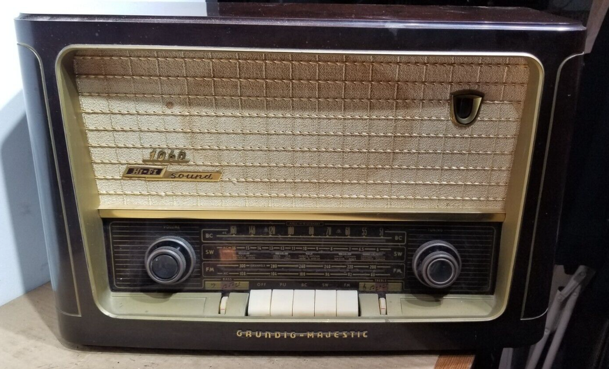 Grundig Majestic Tube Radio Model 1060 Made In Germany Vintage