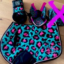 H2t Haute To Trot üppige Leopardenmuster Schabracke und Stiefel