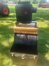 BAUSCH  LOMB OPTICAL CO 120584 PROJECTOR IN CASE WORKING SEE PHOTOS DESCRIPTION