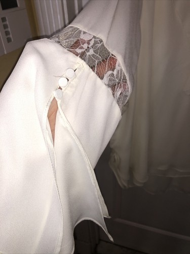 Colleen Lopez beautiful lace accent blouse with ruffles around the neck line - Picture 4 of 12