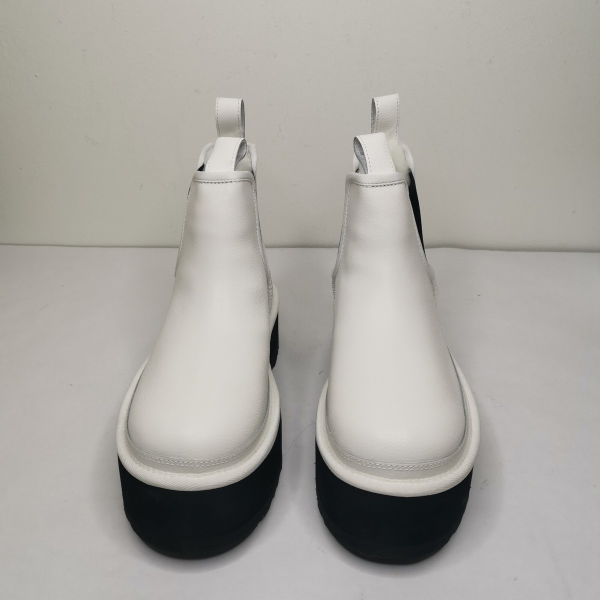 UGG Neumel Platform Boot Chelsea Size 8 Chunky Shoes White