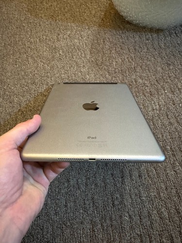 Apple iPad 5th Gen A1823 32GB Wi-Fi + Cellular 9.7" -2 - Picture 10 of 15