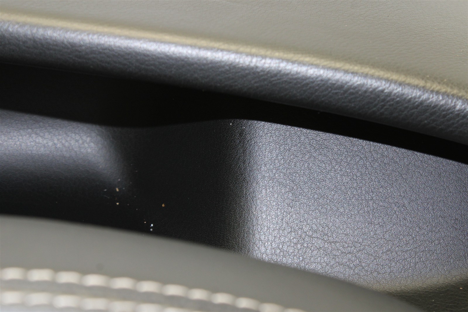 2013 Maserati GranTurismo Coupe Rear Right Quarter Panel Trim Cover 08-13