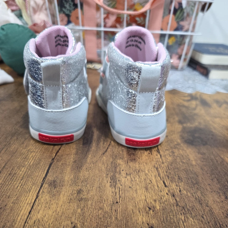 Zapatilla deportiva See Kai Run Dean Adapt para 6 niños pequeños Foto 3 de 4