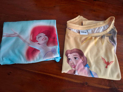 2x Disney T-Shirt EMP Größe S loose fit, Arielle und Belle, alloverprint