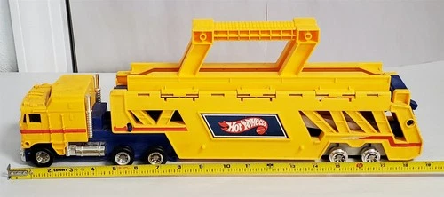 R-622 VINTAGE 1986 MATTEL HOT WHEELS SEMI TRUCK TRAILER TRANSPORTER CAR HAULER!