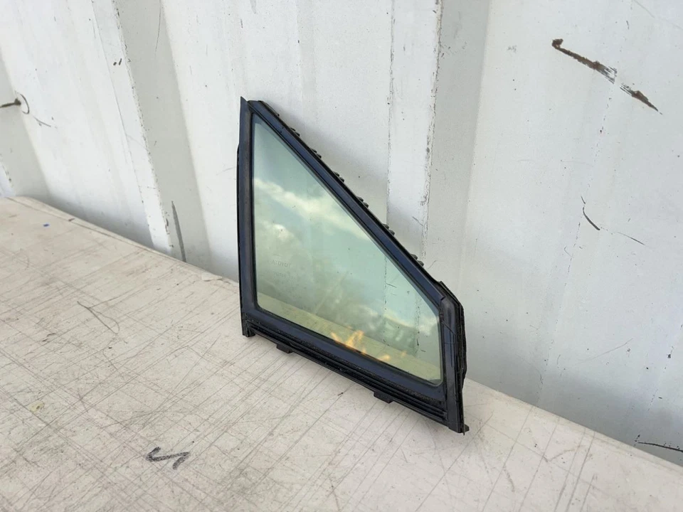 2018-2022 TOYOTA C-HR ПРАВОЕ ПЕРЕДНЕЕ ВЕНТИЛЯЦИОННОЕ ОКНО 64026 - Изображение 3 из 4