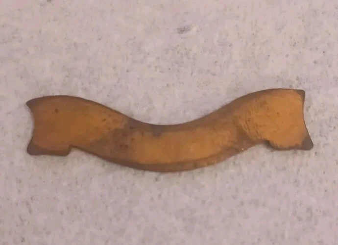 Estampado de latón oficial antiguo/vintage con respaldo plano Foto 2 de 3