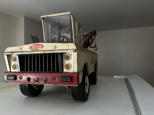 Vintage Tonka Wrecker Tow Truck Pressed Steel – White & Red – 24 HR Service Toy