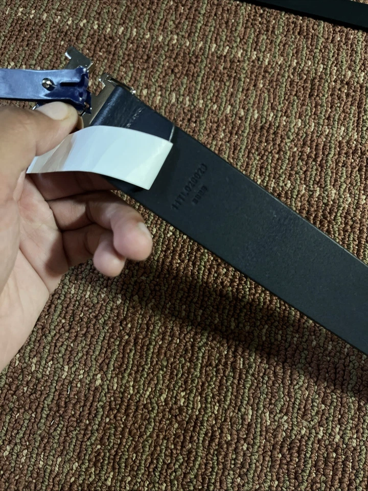 Cinturón Tommy Hilfiger para mujer con hebilla azul marino Foto 2 de 4