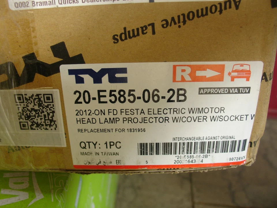 20E585062B Front Right Halogen Headlight Headlamp For Ford Fiesta MK6 2013-2017 - Image 2 of 2