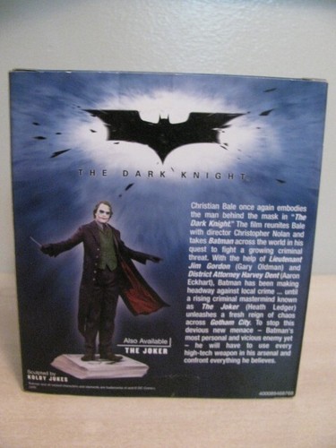 BATMAN - THE DARK KNIGHT - Best Buy Exclusive Limited Edition Action Figure - Picture 4 of 5