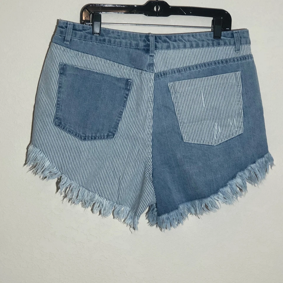 Pantalones cortos Rue 21+ para mujer 16 Jean Cutoff estilo Daisy Duke desgastados Foto 2 de 4