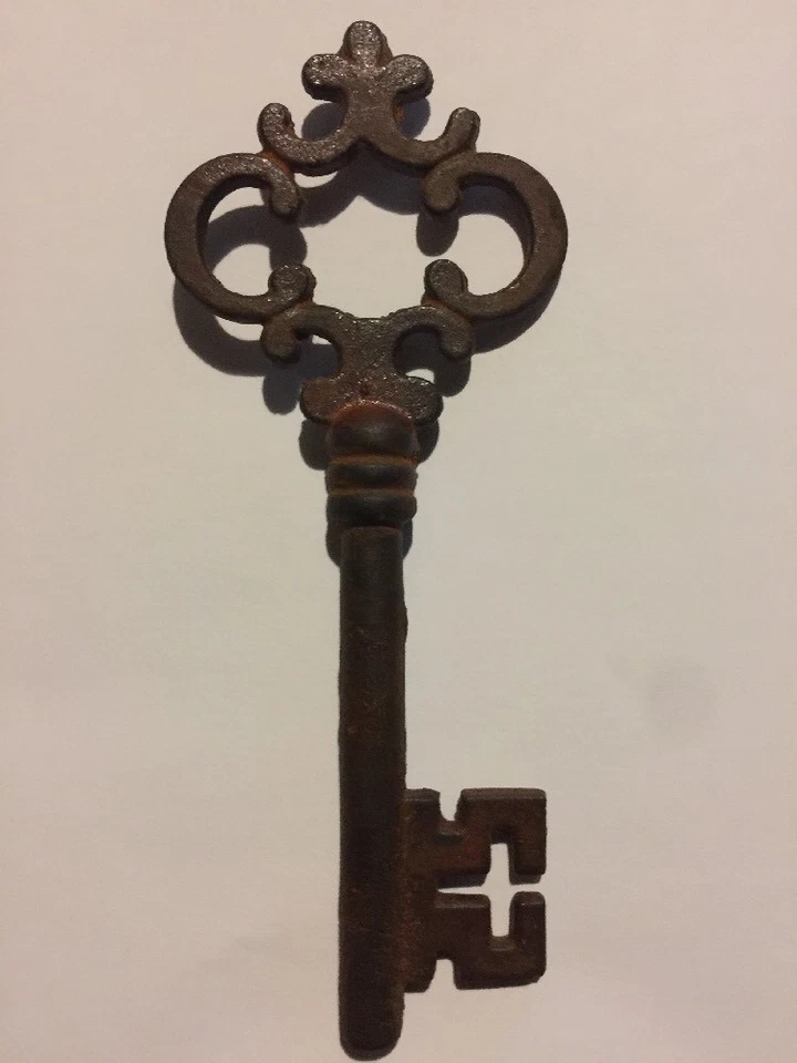 Victorian Master Door Cast Iron Skeleton Key HUGE Cathedral Patina Collector 6" - Image 2 of 4