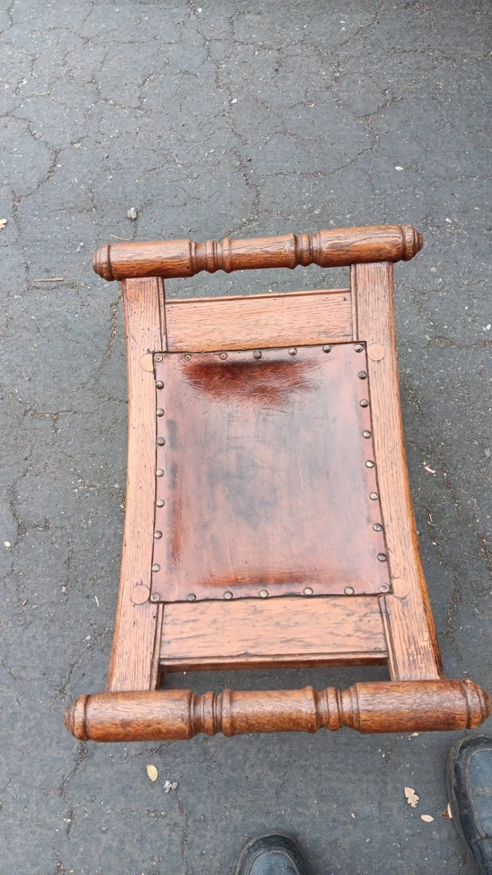 Старинный английский дубовый деревянный ножной табурет XIX века с поворотными ножками кожаное сиденье - Изображение 2 из 4