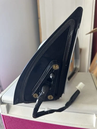 2001-2007 Toyota Highlander Passenger Side Rear View Mirror.