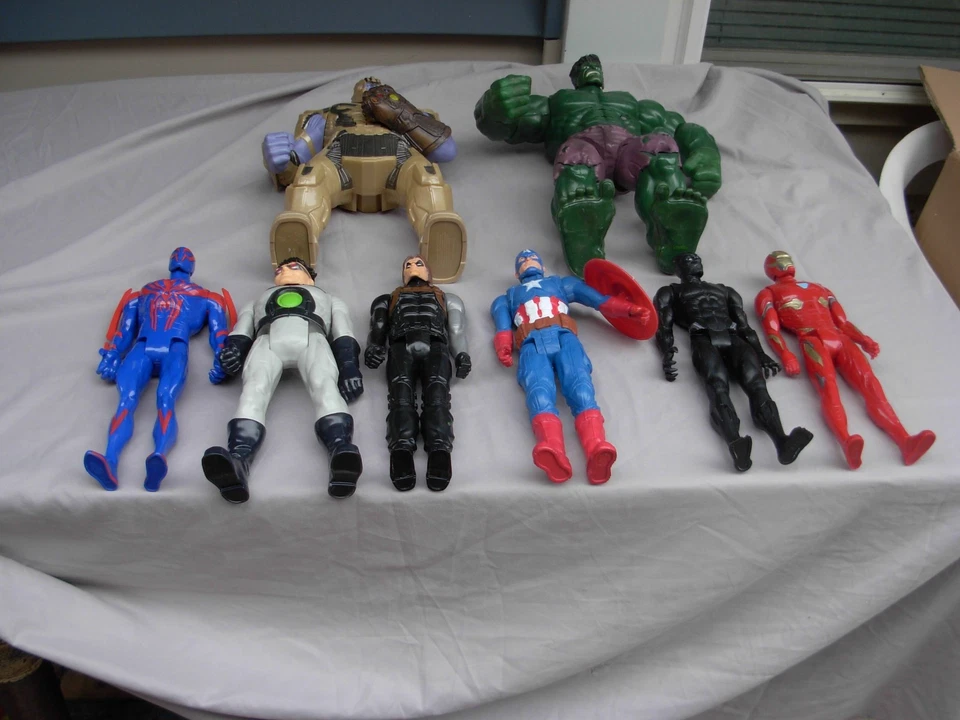 Huge Lot of 8 Marvel 12-inch Loose Action Figures SUPERHEROS, 2 -16- figures - Image 4 of 4