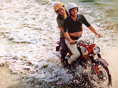 1967 Suzuki Motorcycle Vintage Original Print Ad Make A Splash - Picture 2 of 2