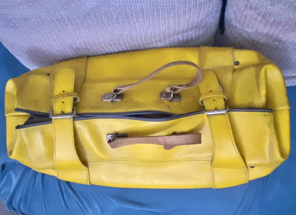 Vintage Rare! Early Original Adidas duffle gym luggage bag Leather handles! - Image 4 of 4