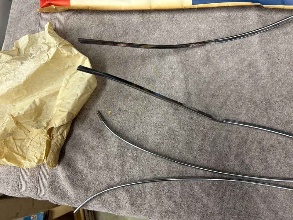 Buick Skylark Sport Wagon 1970 1971 1972 4 puertas protectores de borde de puerta 981636 fabricante original nuevo en caja Foto 4 de 4