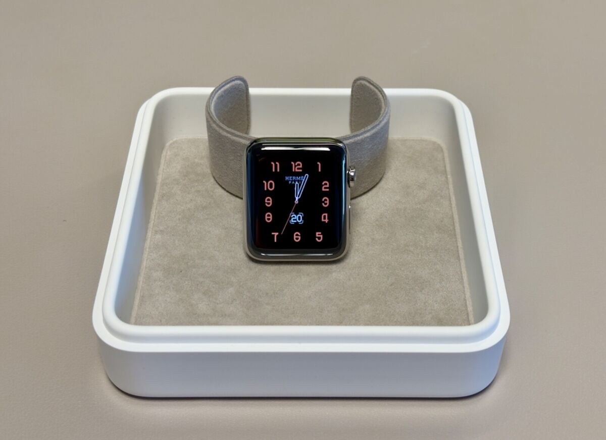 Apple Watch Hermes Series 3 (42MM GPS + Cellular) Stainless Apple Watch Hermes Series 3 (42MM GPS + Cellular) Stainless