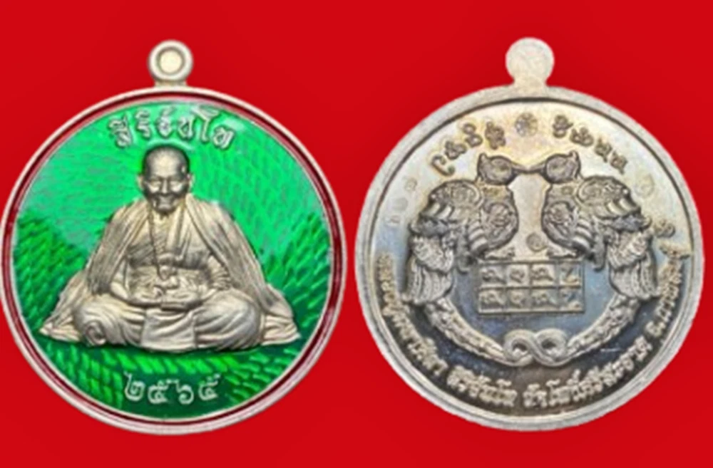 LP Maha Sila Coin Golden-Tongued Sarika Enameled Green Thai Buddha Amulet - Picture 1 of 8