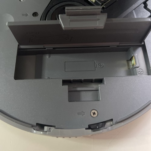 Sony D-NE720 Lettore CD WALKMAN ATRAC/MP3/CD PORTATILE SOTTILE - corpo in metallo completo - Foto 7 di 9