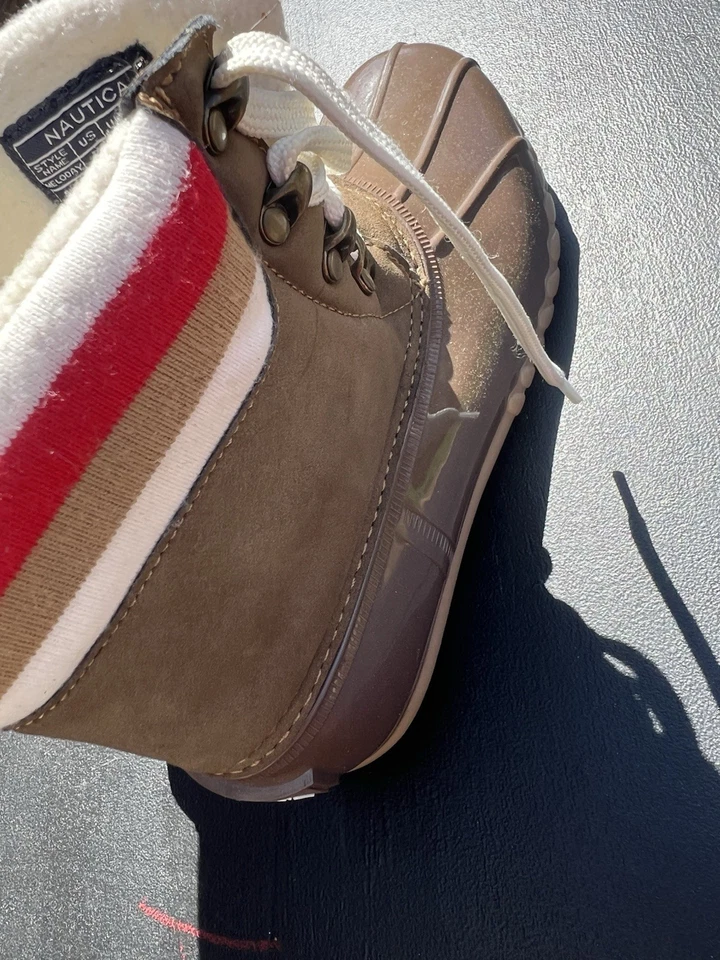 Botas femininas Nautica Meloday Duck tamanho 7 - Marrom, vermelho e branco com cadarço - Imagem 4 de 4