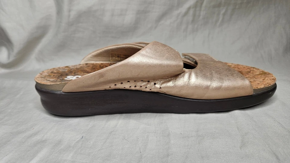 SAS Sandals Women 10.5 W Gold Leather Double Strap Slip On Cork Slides Flip Flop - Image 3 of 4