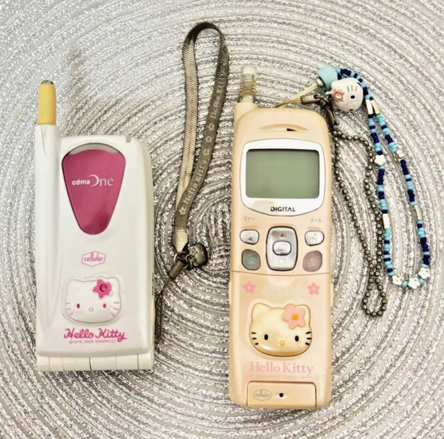 Hello Kitty 折りたたみ携帯電話　au Rare Au A3014S Hello Kitty Collaboration Model Flip Phone Heisei