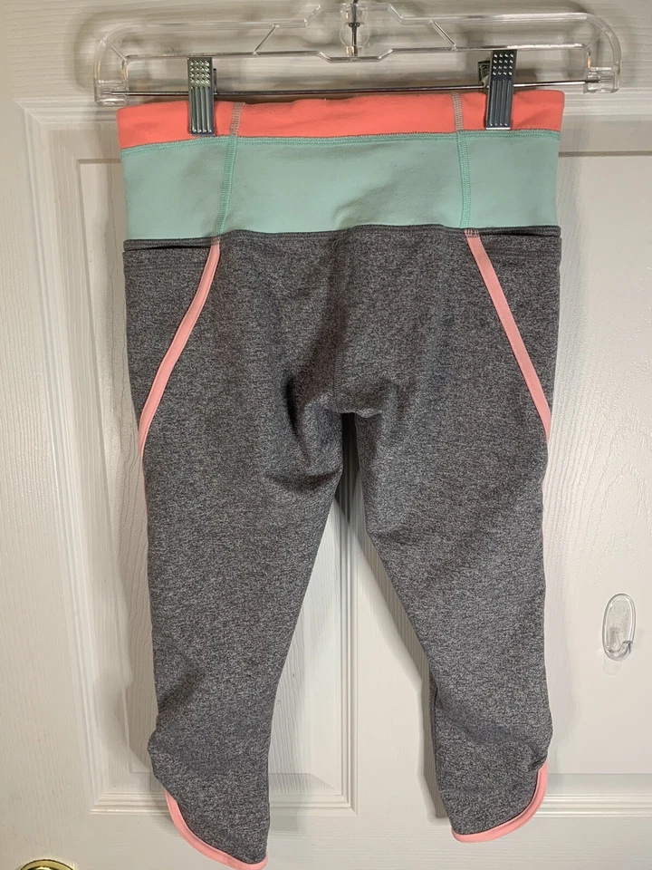 Leggings Ivivva Fitness Active Yoga tamanho 12 cinza e rosa - Imagem 3 de 4