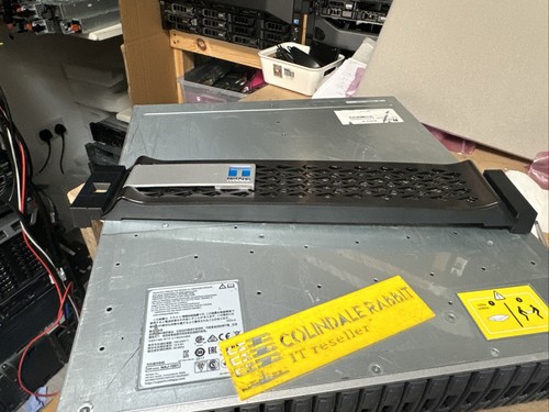 NetApp DS2246 NAJ-1001 24*2.5" Disk Array X5713A-R6 IOM6 SAS 6GB 2*PSU 12*900GB - Picture 5 of 11