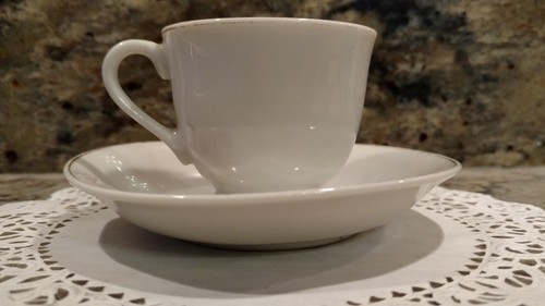 1 VINTAGE SMALL CHINA TEA CUP AND SAUCER SET MARKED MADE IN JAPAN - Picture 4 of 9