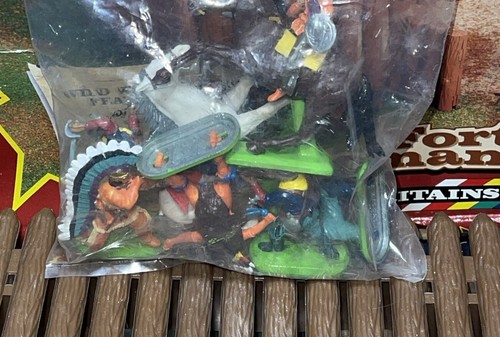 Britains Fort Comanche Playset Wild West Cowboys Indians Vintage Toys 90s - Picture 5 of 20