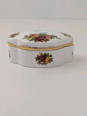 Royal Albert Old Country Rose Small Jewelry Trinket Dish Box c. 1962 - 1974