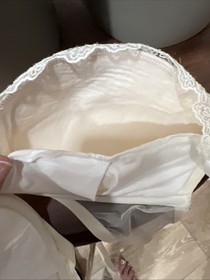 La Perla Ivory Lace Push Up Bra Padded Underwire Strappy Adjustable Straps. 34C.