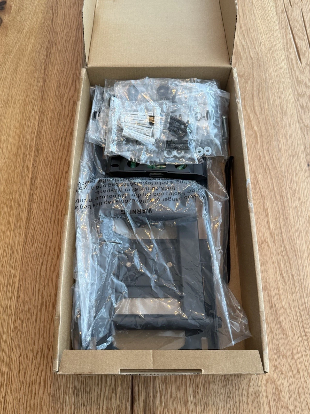 Forging Mount Full Motion Corner TV Wall Mount HY9441-B VESA 200x200mm - New 3