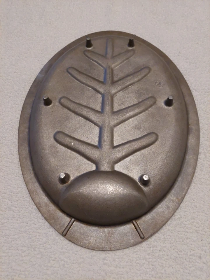 Plato de chisporroteo de aluminio fundido de 14,5” ovalado para hornear pescado con pies de colección.  d1 Foto 3 de 4