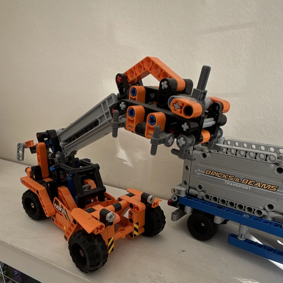 LEGO Technic 42062 Container Yard, photo 3 of 5