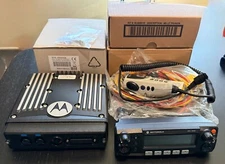 Motorola XTL2500 P25 Mobile Radio UHF R2 450-520 Remote Head 45W Set
