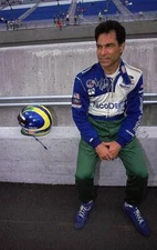 Dennis Vitolo Ford Reynard 99I for NicoDerm CQ-NICORETTE looks on - Old Photo