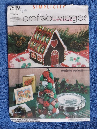 VTG Christmas stocking, wreath, tree, gingerbread house decor pattern 7639 uncut