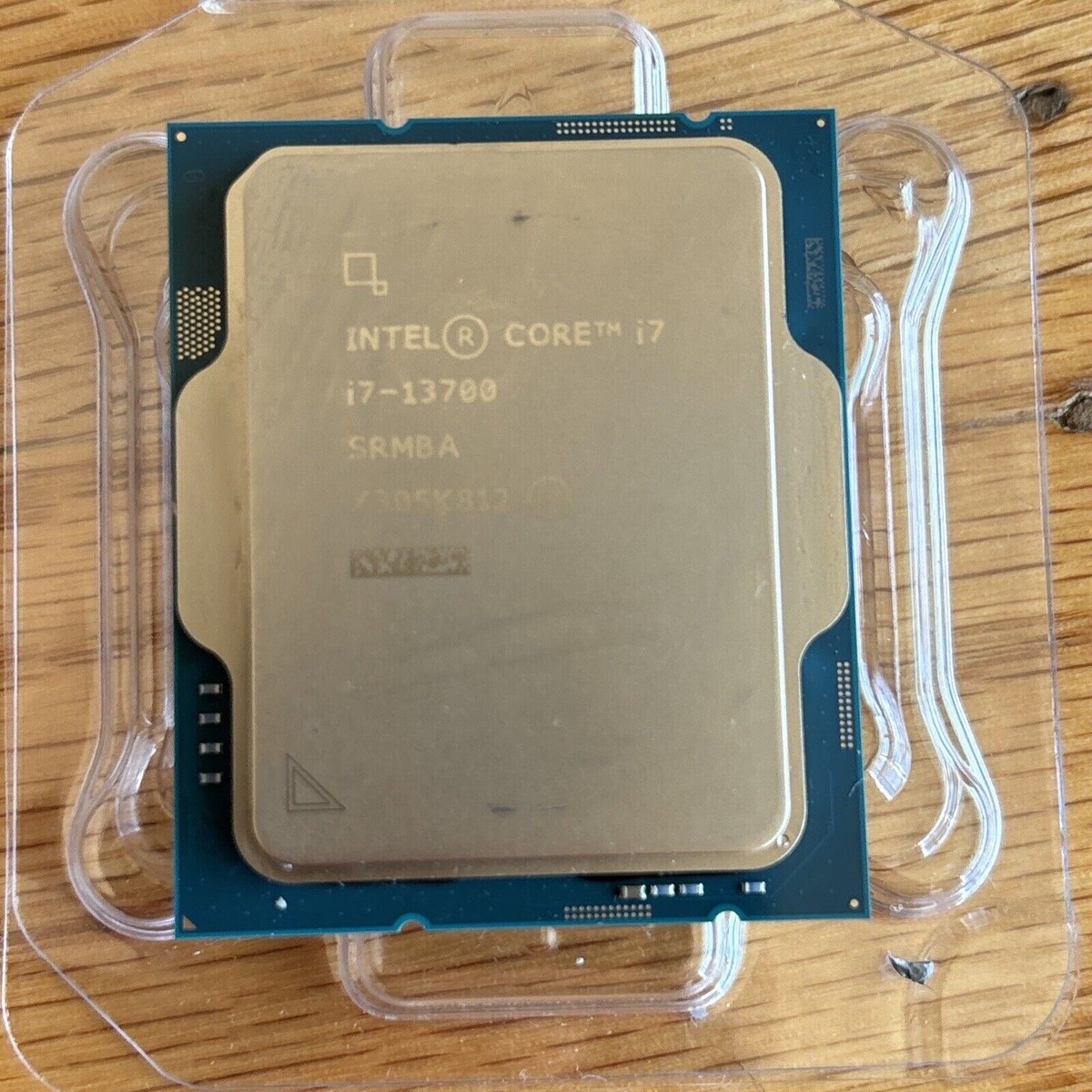 Intel Core i7-13700 Processor CPU LGA1700 0 1 LGA I7-13700 2.1GHz 